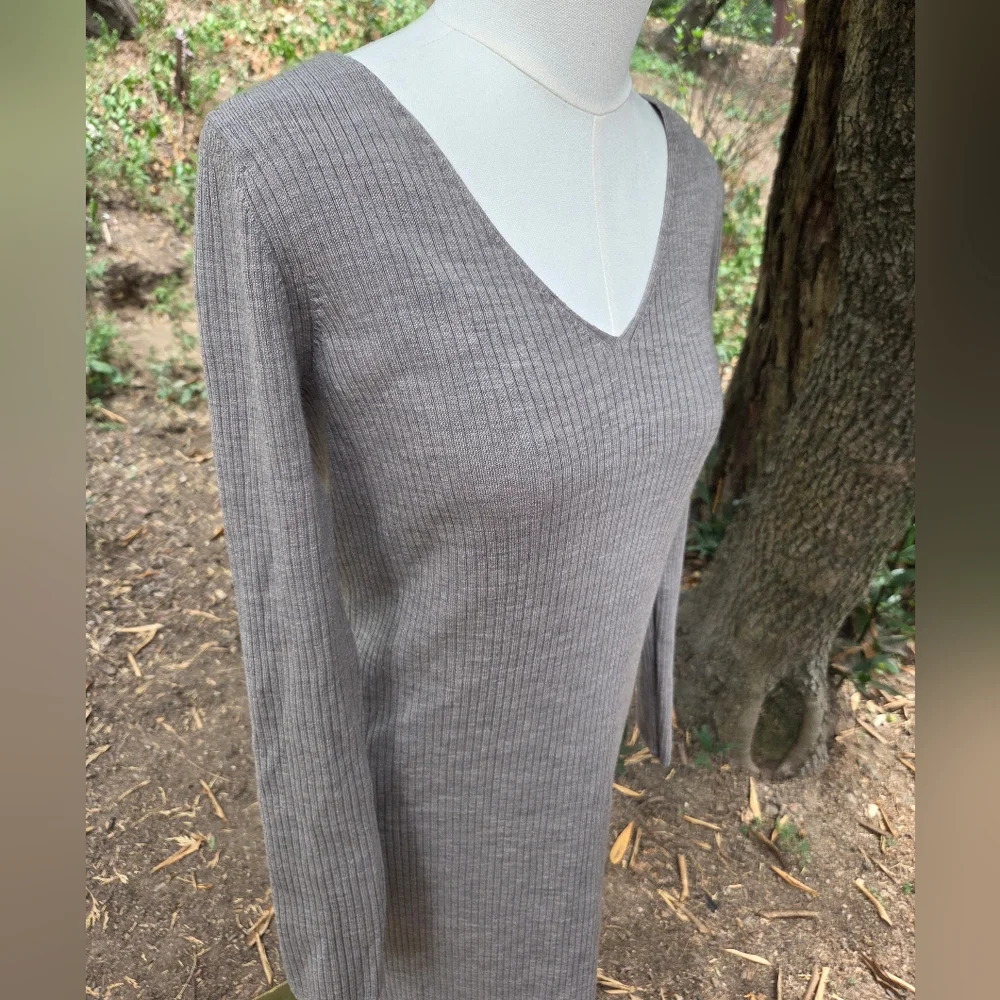 Uniqlo Long Sleeve Gray Maxi Dress Size Medium‎